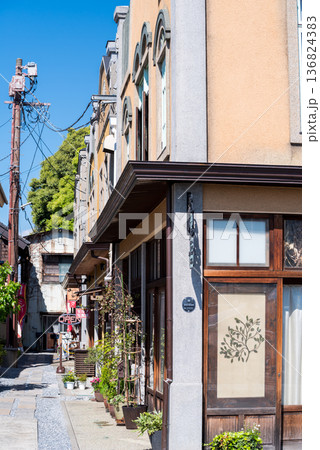 【小江戸川越】早朝の蔵造りの町並み 【小江戸川越】早朝の蔵造りの町並み 136824383