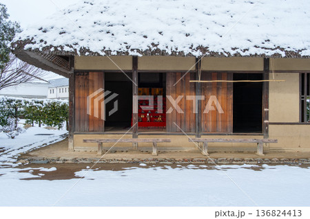 ひな祭りと雪景色 136824413