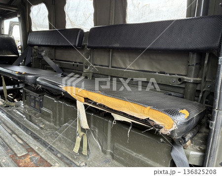 自衛隊人員輸送車のベンチ 自衛隊人員輸送車のベンチ 136825208