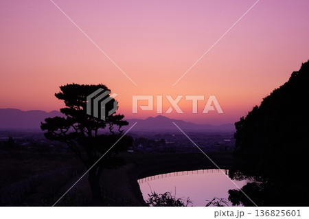 崇神陵夕景 崇神陵夕景 136825601