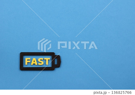 高速処理を象徴するFASTの黄色い文字 136825766