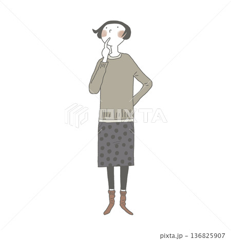 上を見上げて考えている女性 上を見上げて考えている女性 136825907