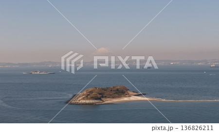 東京湾の第一海堡、富津岬から、遠景に富士山02 136826211