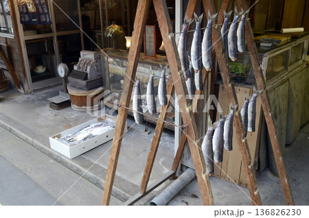 店頭の鮭 店頭の鮭 136826230