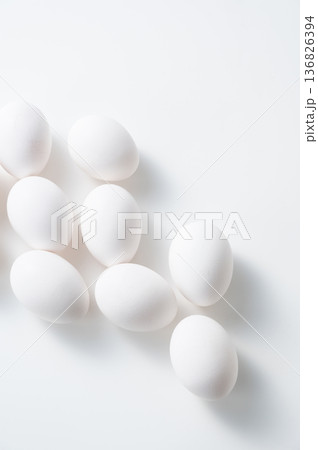白い生卵 白い生卵 136826394