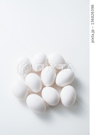 白い生卵　 136826396
