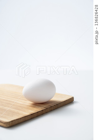 白い生卵 136826428