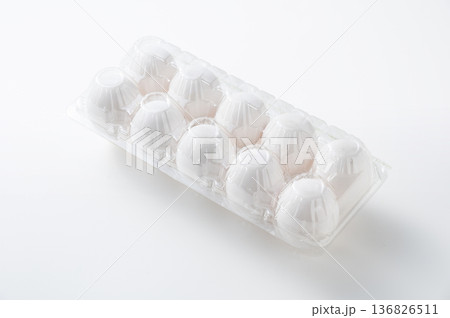 白い生卵 136826511