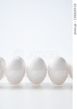 白い生卵 白い生卵 136826519