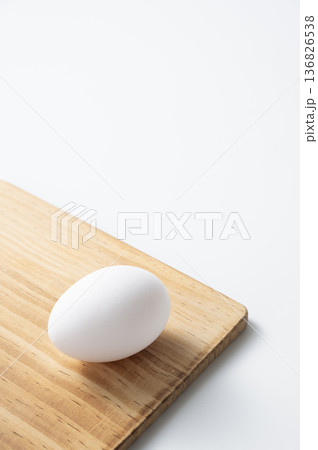 白い生卵 136826538