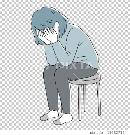 椅子に座る落ち込む女性 136827534