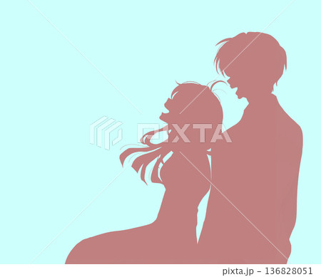 隣り合って笑う男女　シルエット 136828051