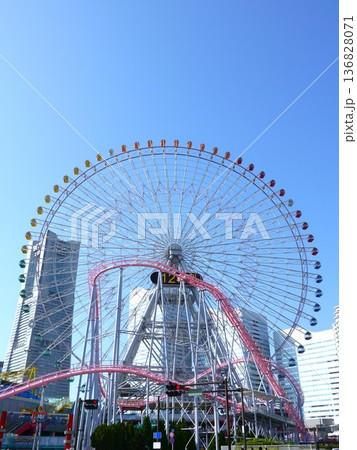 観覧車が見える風景 136828071