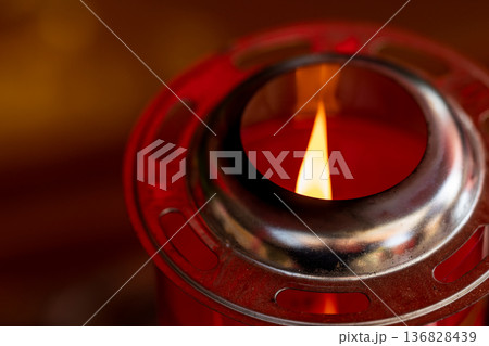 オイルランプ 炎 ほのお 136828439