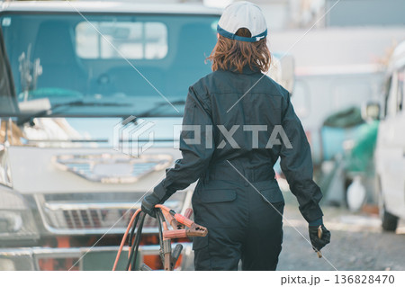 女性トラック整備士 女性トラック整備士 136828470