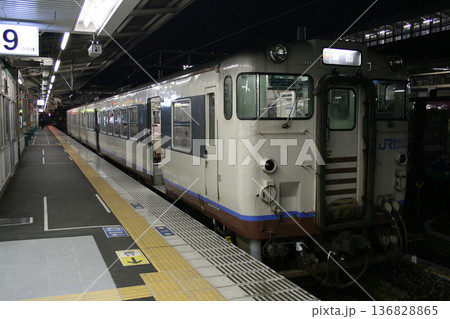 ［JR-T］津山線快速ことぶき号（キハ47形ことぶき色） 136828865