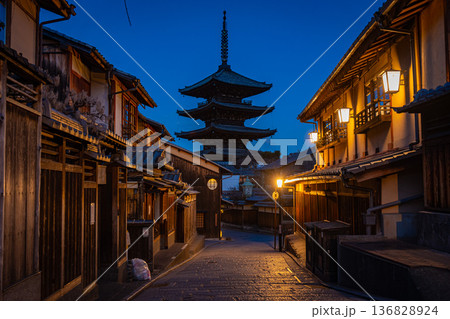 京都 東山 清水寺 八坂の塔の風景 産寧坂, 三年坂 京都 東山 清水寺 八坂の塔の風景 産寧坂, 三年坂 136828924