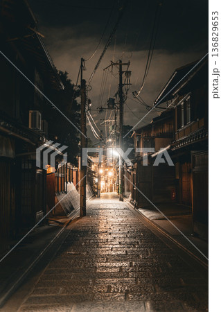 京都　東山　清水寺　八坂の塔の風景 136829653