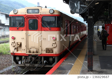 ［JR-T］津山線キハ47形（ノスタルジー車両：国鉄急行色） 136829687