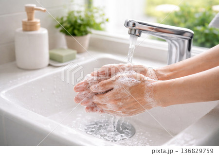 手洗い 136829759