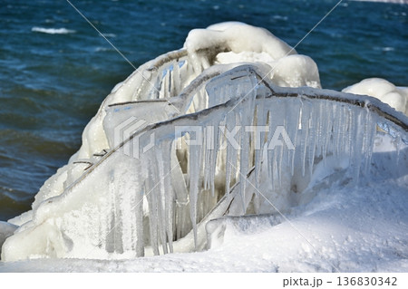 猪苗代湖のしぶき氷　福島 136830342