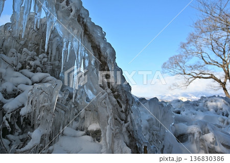 猪苗代湖のしぶき氷　福島 136830386