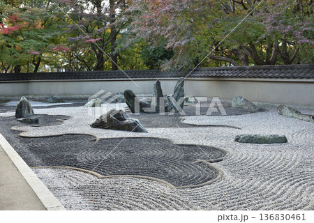 東福寺塔頭龍吟庵 西庭 龍の庭(京都市東山区) 東福寺塔頭龍吟庵 西庭 龍の庭(京都市東山区) 136830461