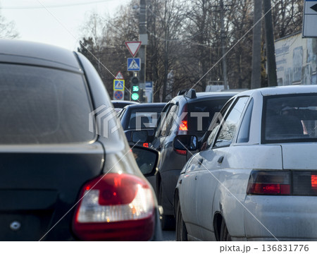An auto stop on the city street. Peak hour. 136831776