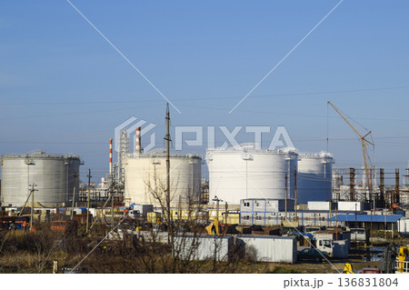 Refinery. Reservoirs for storage of refinery products. Rectification columns. 136831804
