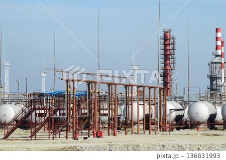 Overpass loading of oil products and fuel storage vessels Overpass loading of oil products and fuel storage vessels 136831993