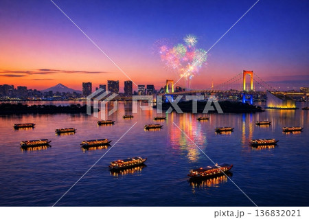 お台場海浜公園とレインボーブリッジのライトアップ　打ち上げ花火　富士山 136832021