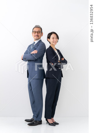 ビジネス　男女 136832954