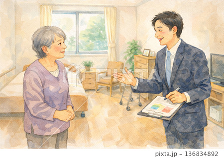 住居の説明を受ける高齢女性 住居の説明を受ける高齢女性 136834892