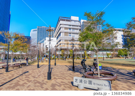 東京　港区　芝浦　芝浦公園と港区立芝浜小学校 136834986