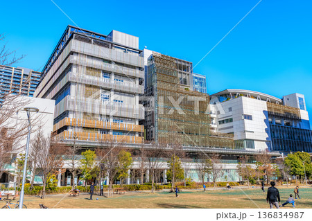 東京　港区　芝浦　芝浦公園と港区立芝浜小学校 136834987