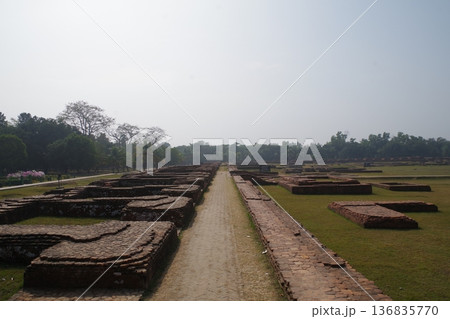 バングラデシュ　世界遺産パハルプールの仏教寺院遺跡群 136835770