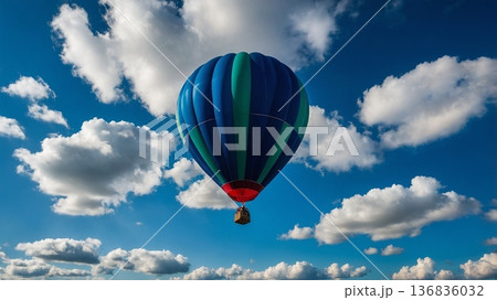 青空と空飛ぶ気球 136836032