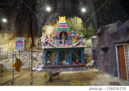 マレーシア　バトゥ洞窟 136836158