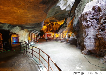 マレーシア　バトゥ洞窟 136836188