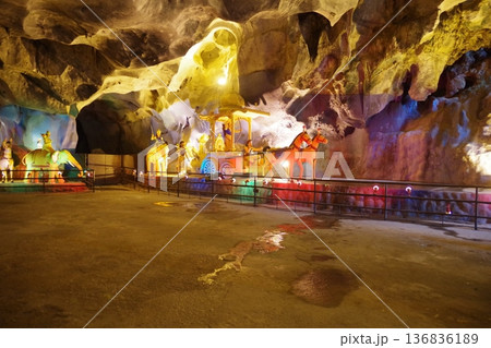 マレーシア バトゥ洞窟 マレーシア バトゥ洞窟 136836189