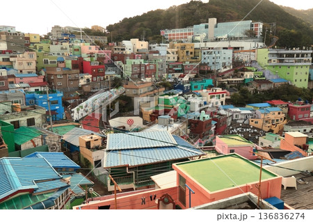 韓国　プサン　甘川文化村 136836274