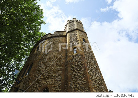 世界遺産ロンドン塔の建物 世界遺産ロンドン塔の建物 136836443