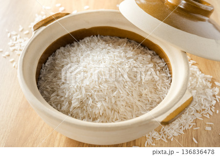 Long-grain rice Long-grain rice 136836478