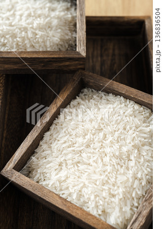 Long-grain rice Long-grain rice 136836504