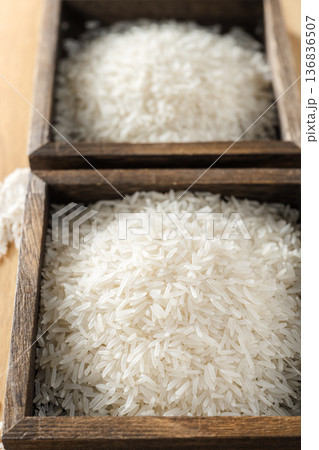 Long-grain rice Long-grain rice 136836507
