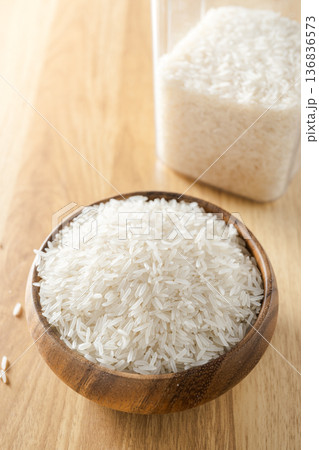 Long-grain rice 136836573