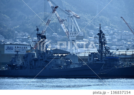 呉、護衛艦や掃海艇をこんな間近で見れる！ 136837154