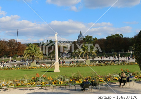 サン・ジェルマン地区を代表するリュクサンブール公園 サン・ジェルマン地区を代表するリュクサンブール公園 136837170