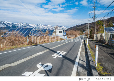 マキノの農村風景 ソーラーパネル 滋賀県高島市 マキノの農村風景 ソーラーパネル 滋賀県高島市 136837261