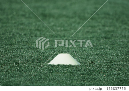サッカーのマーカー サッカーのマーカー 136837756